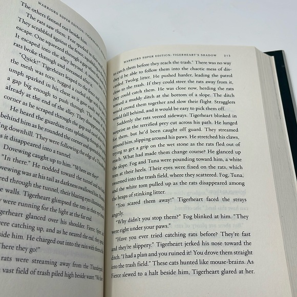 WARRIORS: Tigerheart’s Shadow. Super Edition. By: Erin Hunter - Picture 8 of 8
